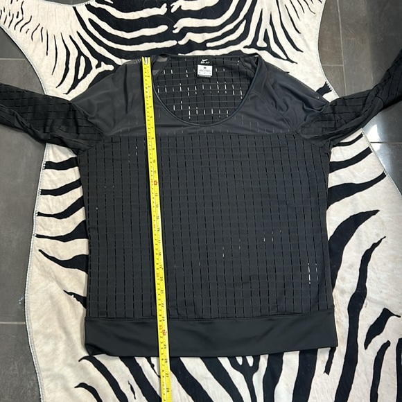 Nike dry fit see-through a workout top - Picture 10 of 13